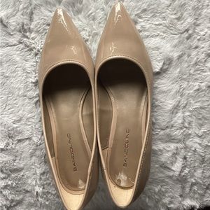 Beautiful nude pointy shoes. Very comfortable